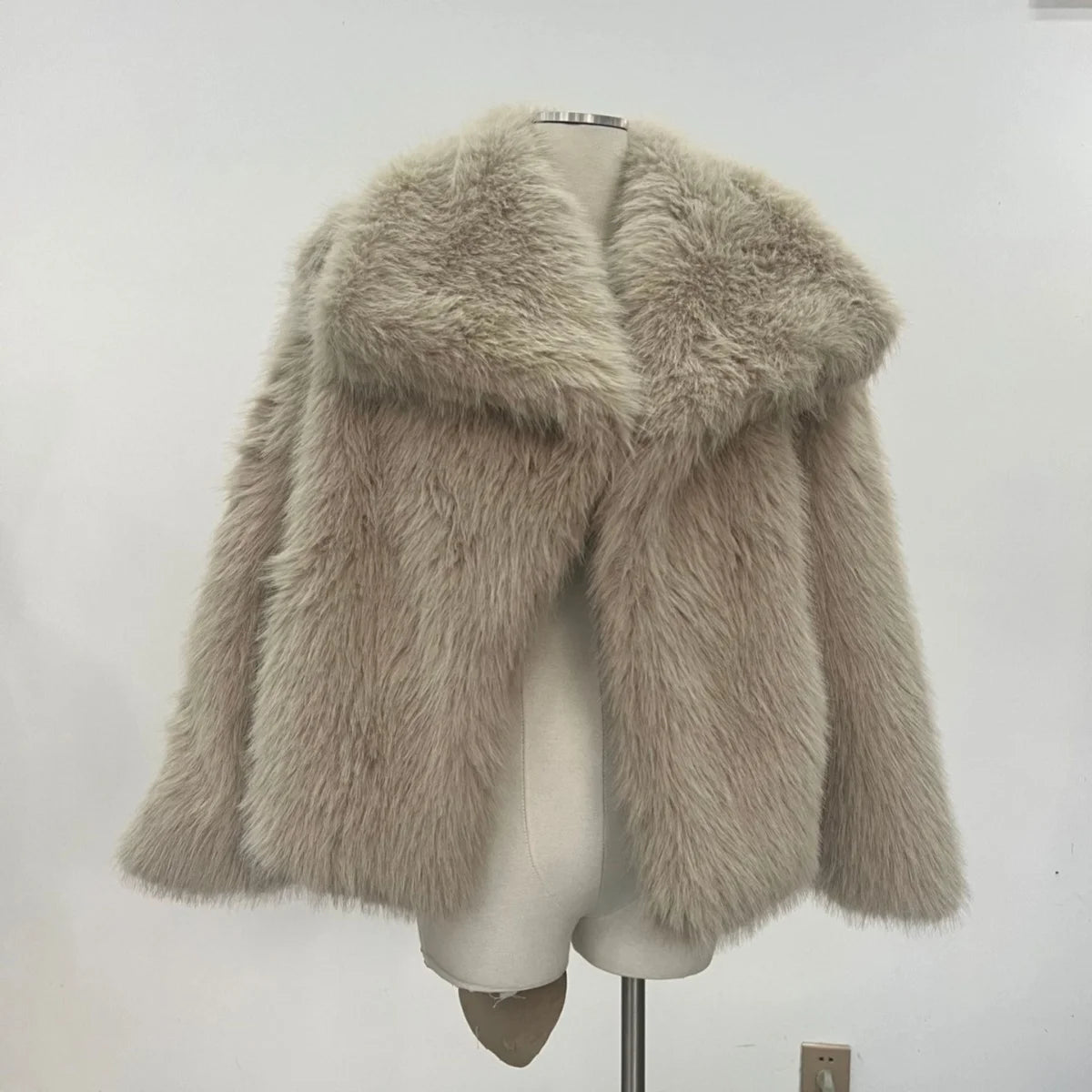 Women's Faux Fur Jacket Loose Long-Sleeved Coat Toca Fox Design Autumn/Winter 2025 Collection