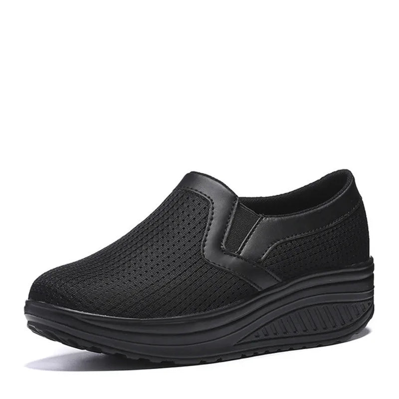 Breathable Slip-On Women's Shake Shoes Spring Summer Thick Bottom Heightening Large Size Shake Shoes round Toe Casual Style