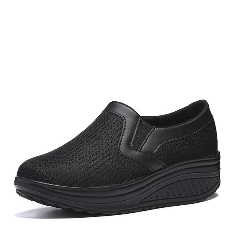 Breathable Slip-On Women's Shake Shoes Spring Summer Thick Bottom Heightening Large Size Shake Shoes round Toe Casual Style