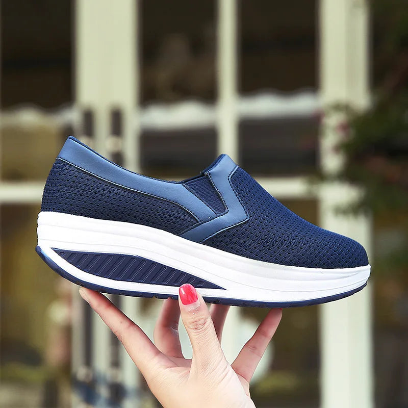 Breathable Slip-On Women's Shake Shoes Spring Summer Thick Bottom Heightening Large Size Shake Shoes round Toe Casual Style
