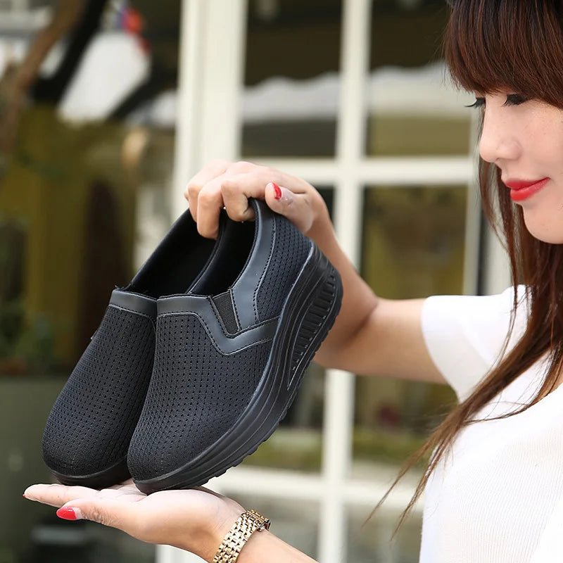 Breathable Slip-On Women's Shake Shoes Spring Summer Thick Bottom Heightening Large Size Shake Shoes round Toe Casual Style