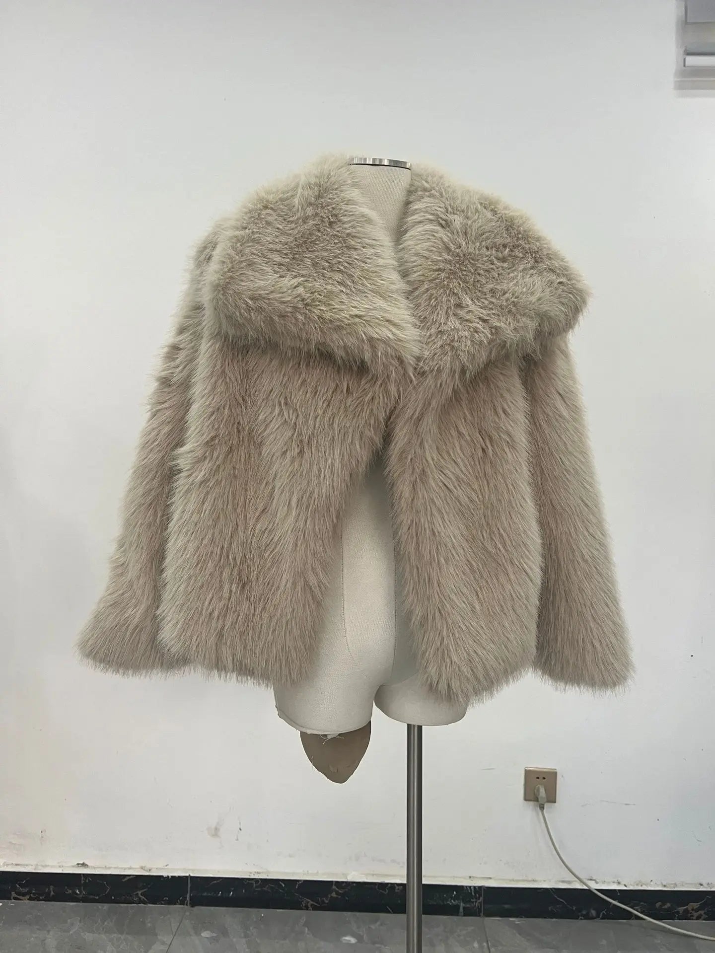 Women's Faux Fur Jacket Loose Long-Sleeved Coat Toca Fox Design Autumn/Winter 2025 Collection
