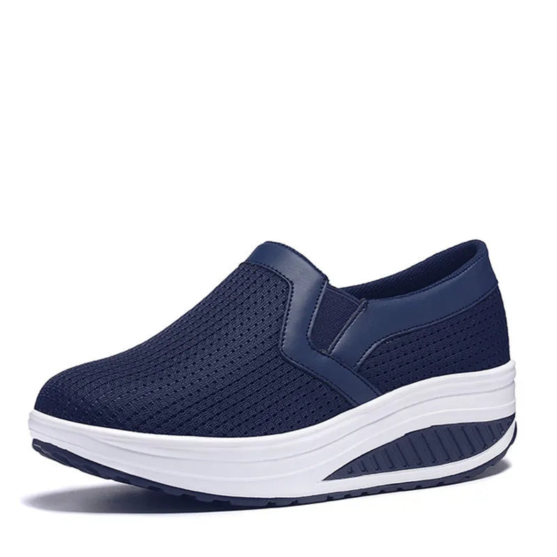Breathable Slip-On Women's Shake Shoes Spring Summer Thick Bottom Heightening Large Size Shake Shoes round Toe Casual Style
