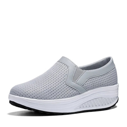 Breathable Slip-On Women's Shake Shoes Spring Summer Thick Bottom Heightening Large Size Shake Shoes round Toe Casual Style
